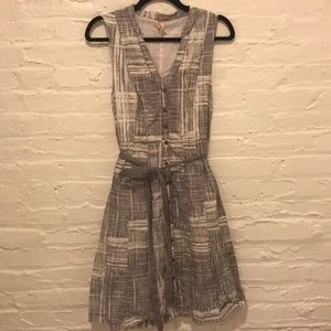 Grey and White Sleeveless Shirt Dress